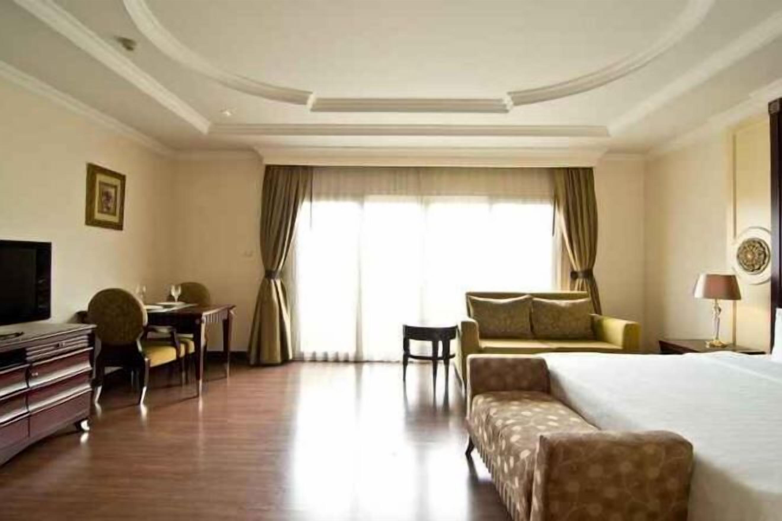 Minibar, in-room safe, desk, soundproofing