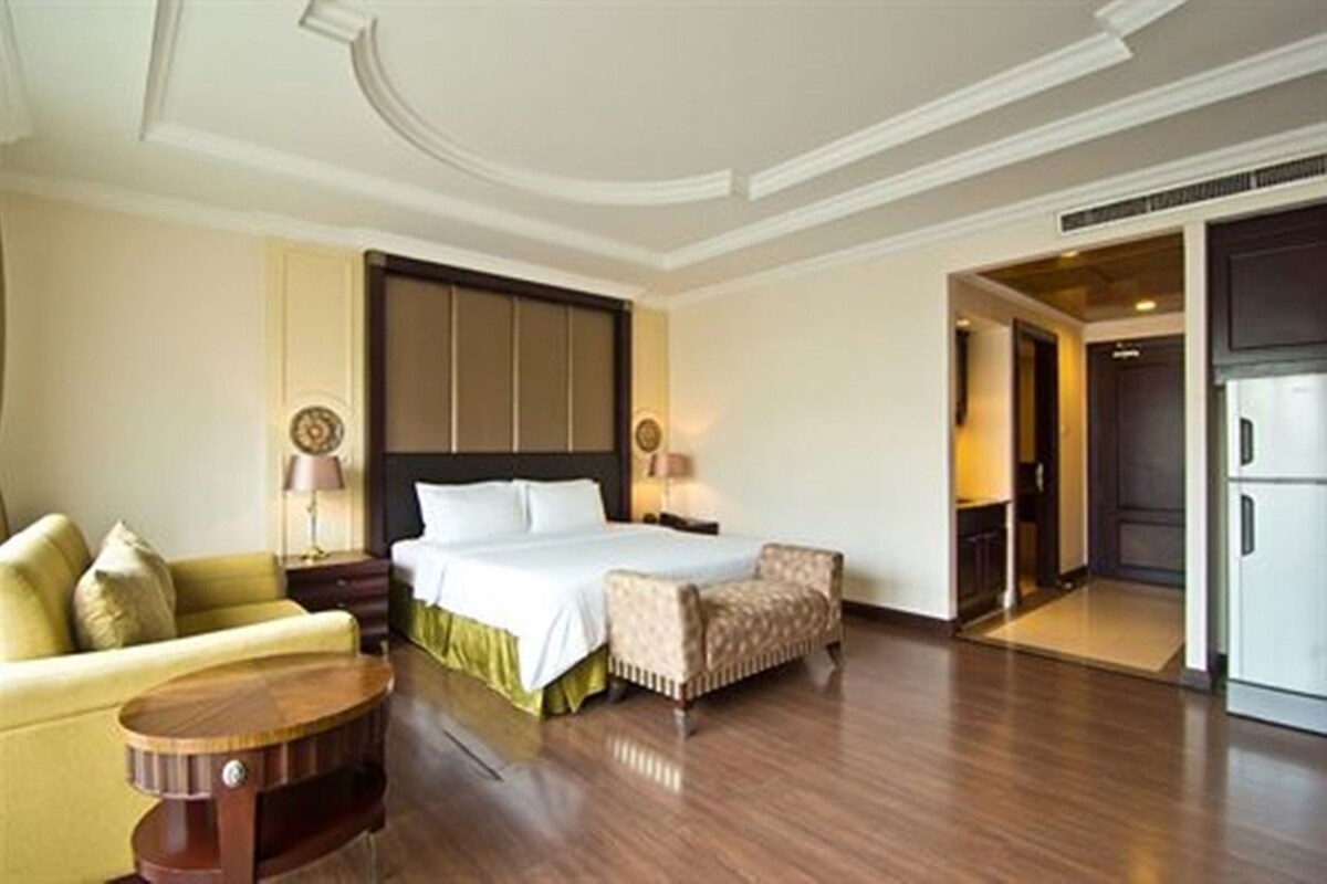 Minibar, in-room safe, desk, soundproofing