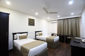Deluxe Room | Egyptian cotton sheets, premium bedding, Select Comfort beds, minibar
