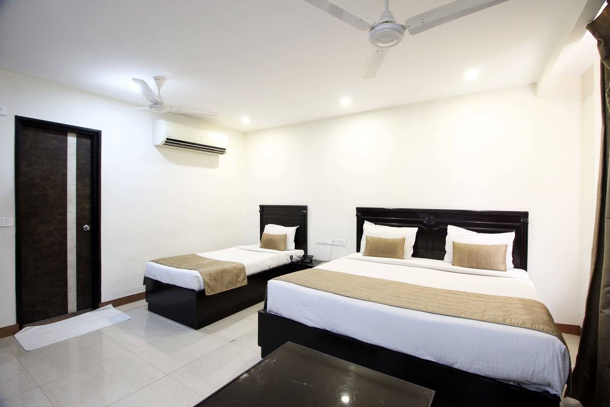 Family Room | Egyptian cotton sheets, premium bedding, Select Comfort beds, minibar