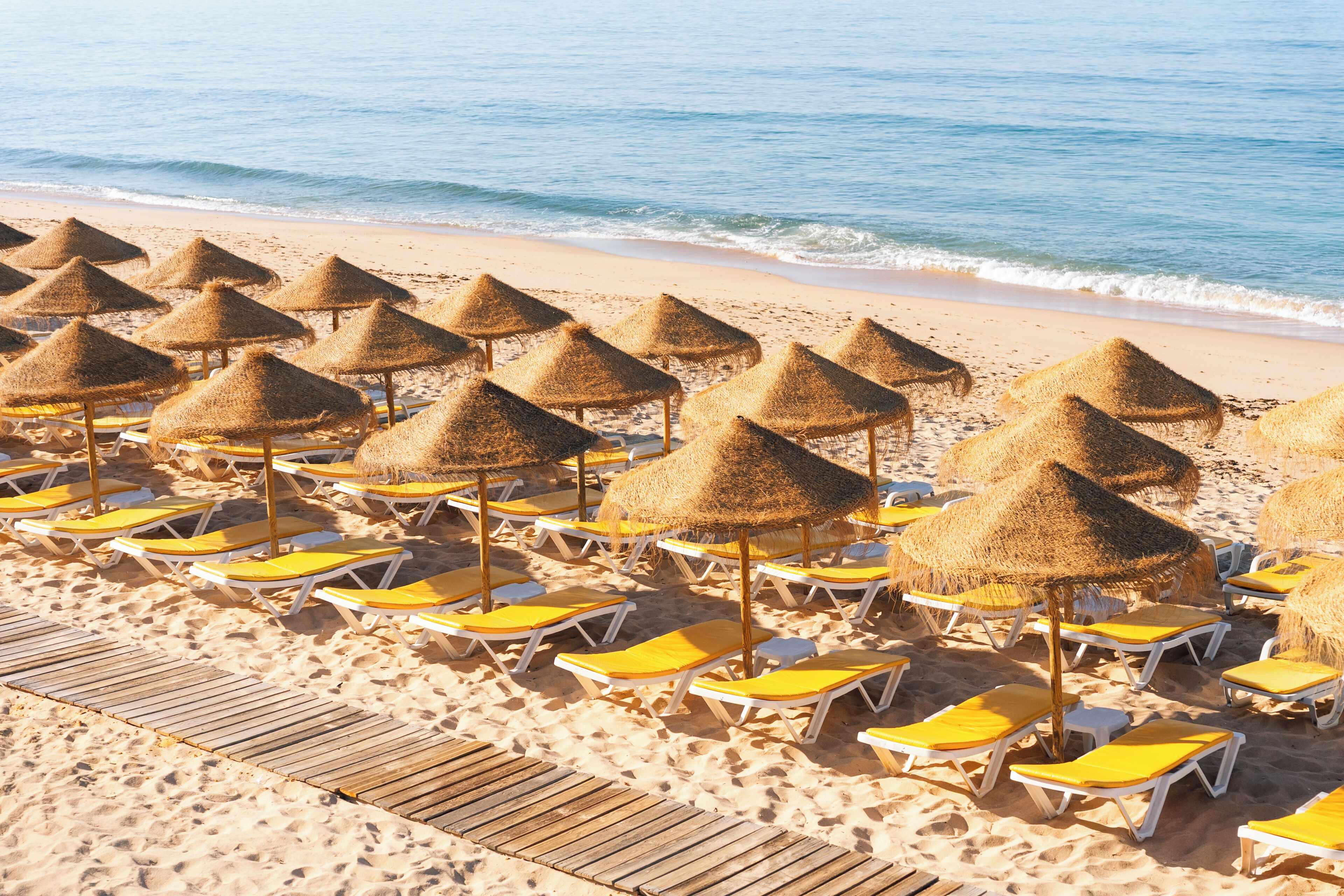 beach nearby, free beach shuttle, beach bar