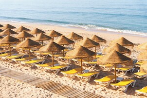 Beach nearby, free beach shuttle, beach bar