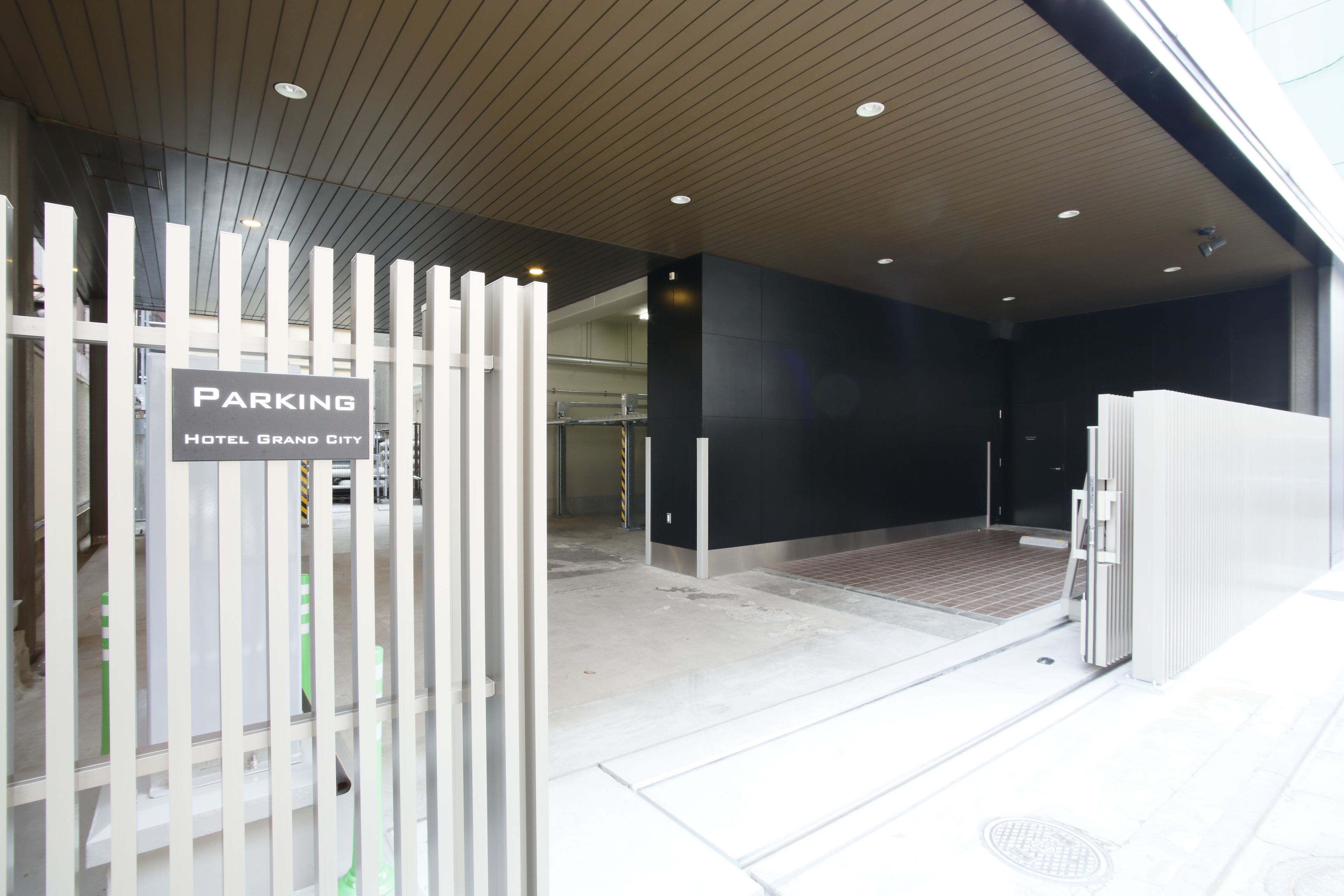 self-parking (surcharge) 2500 per night