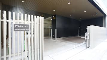 セルフパーキング (1 泊につき 2500 JPY)