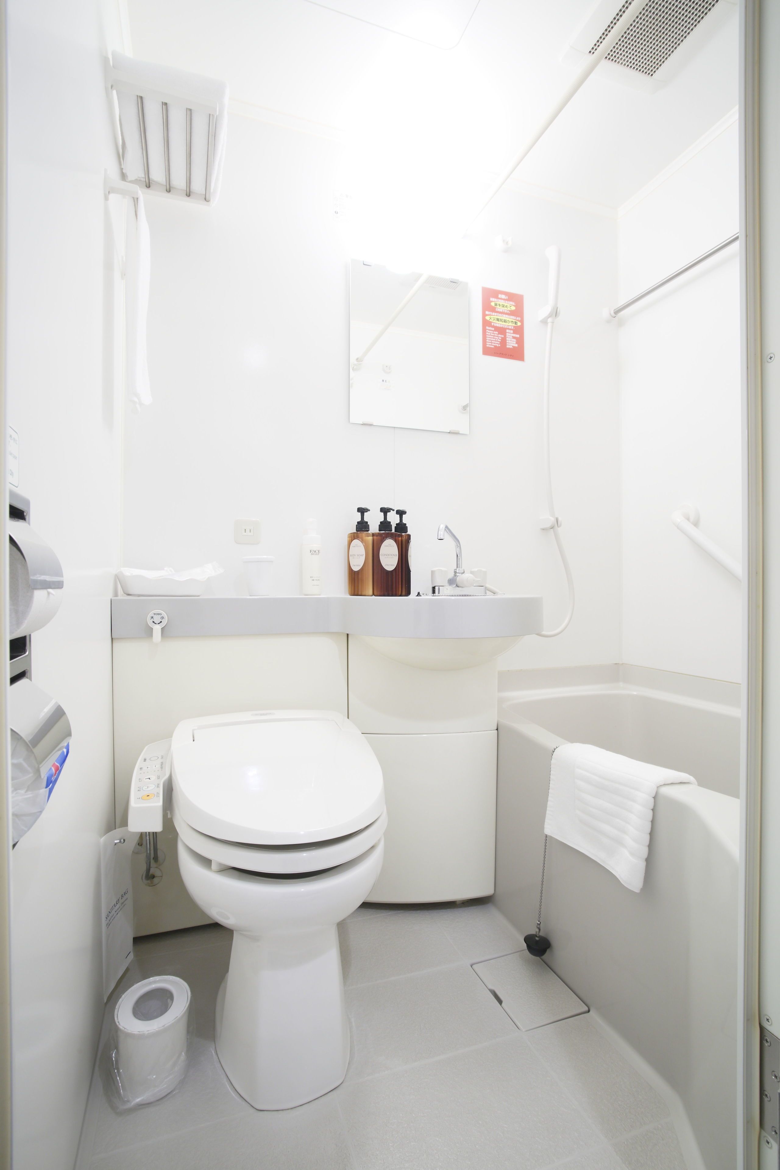 combined shower/bathtub, hair dryer, bathrobes, slippers