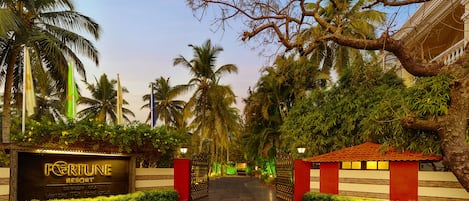 Vista frontal de la propiedad