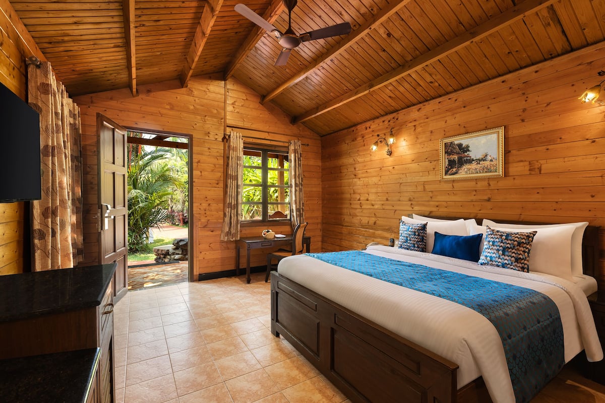 Suite, 1 King Bed, Garden View (Chalets) | Premium bedding, down comforters, memory foam beds, minibar