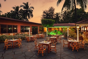 Breakfast, lunch, dinner served; pool views