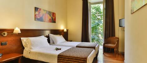 ملاءات للفراش لا تسبب الحساسية وألحفة محشوة بالريش وميني بار