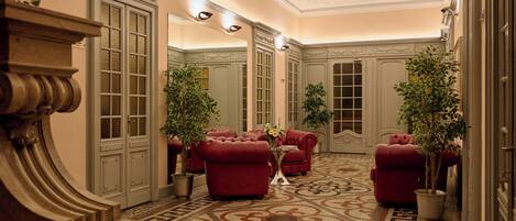 Sala de estar en el lobby