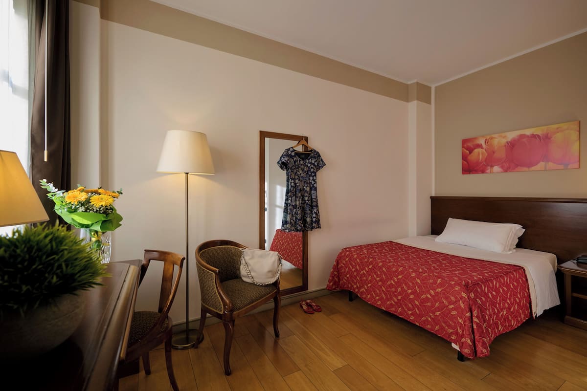 Chambre simple Standard | Literie hypoallergénique, couette en duvet, minibar, coffre-fort