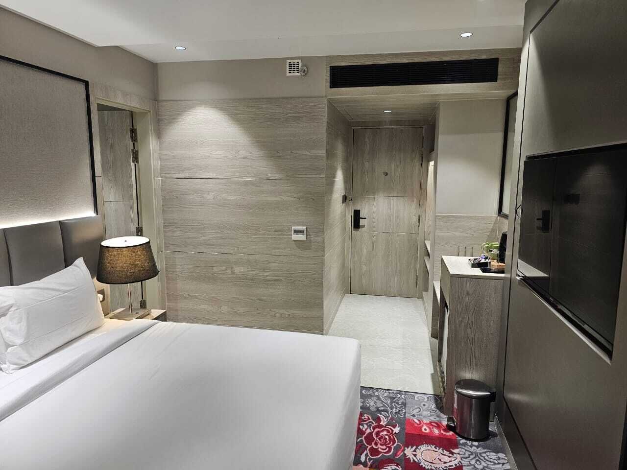 Egyptian cotton sheets, premium bedding, pillow-top beds, minibar