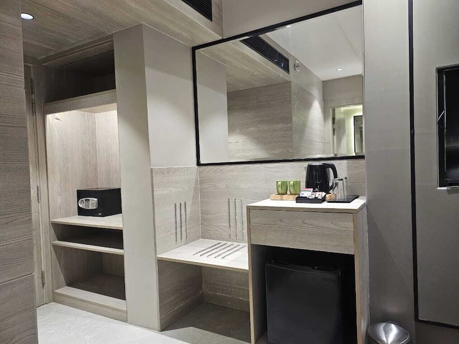 Deluxe Room | Egyptian cotton sheets, premium bedding, pillowtop beds, minibar