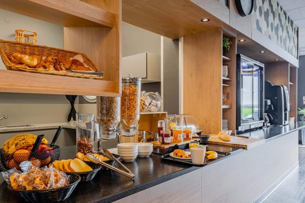 Daily buffet breakfast for a fee