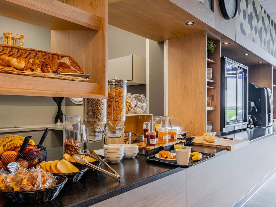 Daily buffet breakfast for a fee