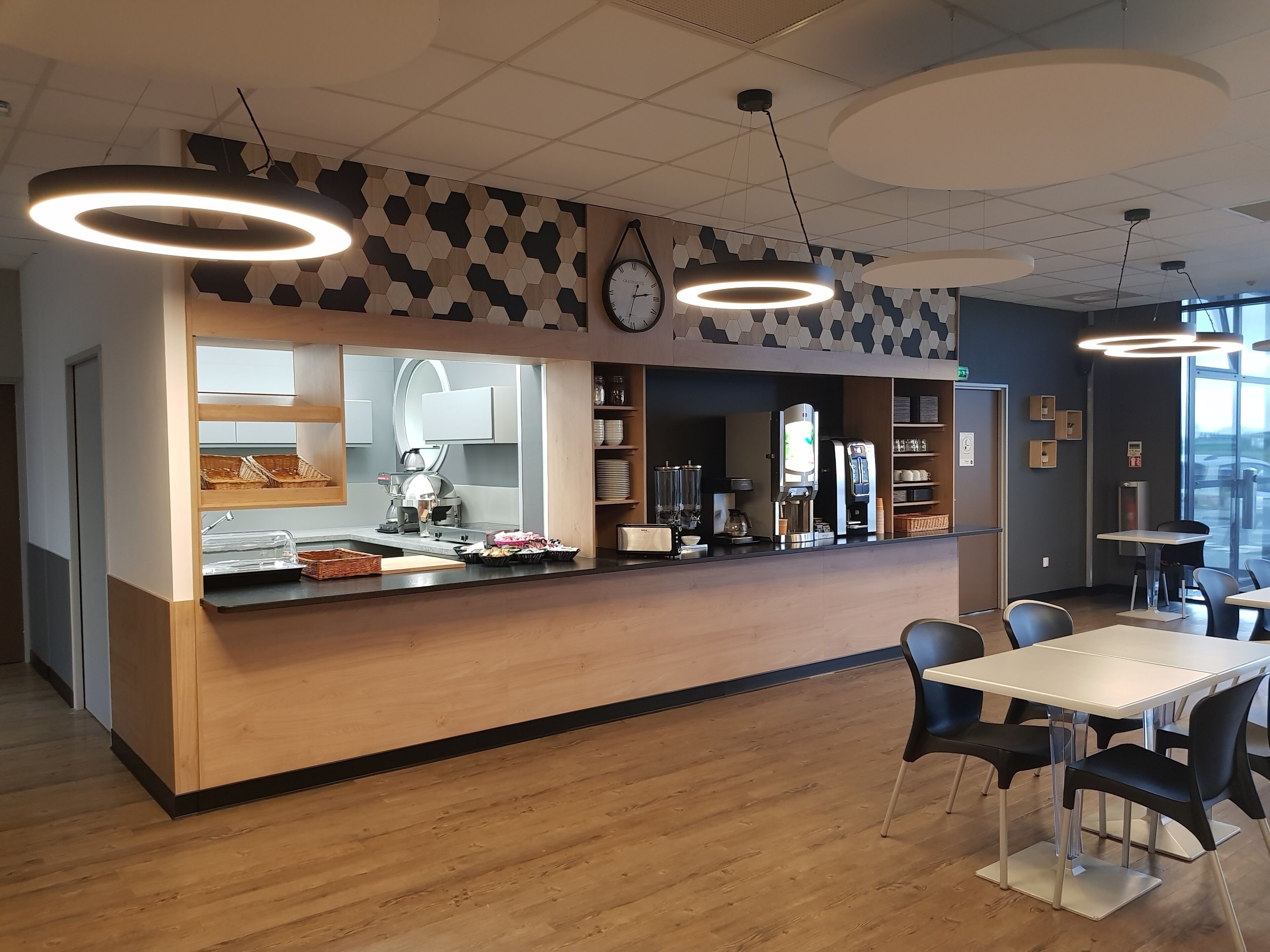 daily buffet breakfast for a fee