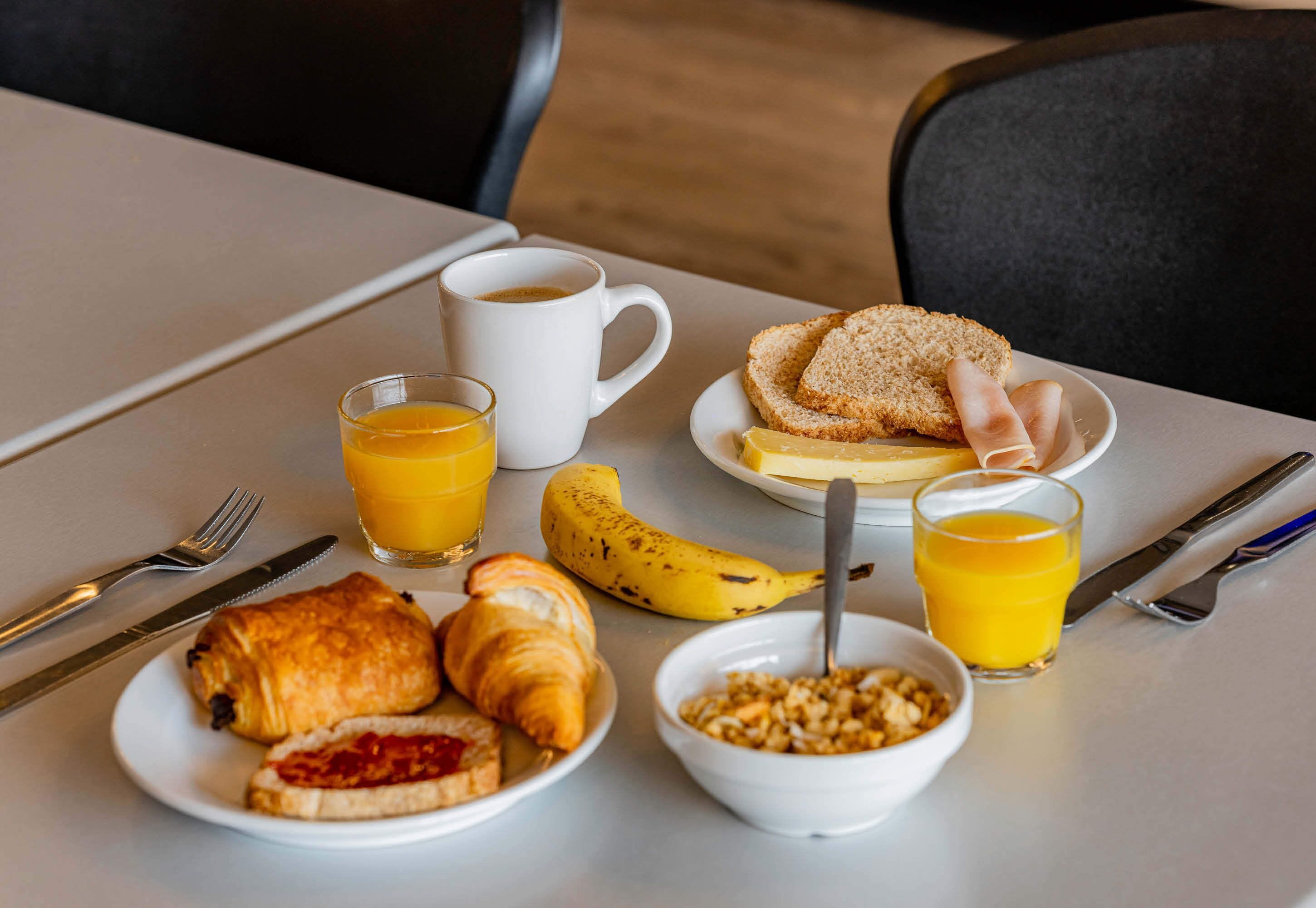 daily buffet breakfast for a fee