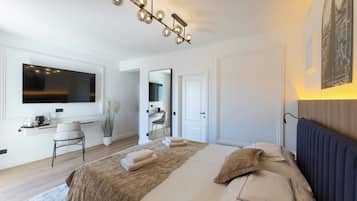 Triple Room, Balcony | Individually furnished, free WiFi, bed sheets