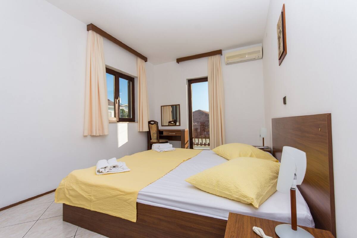 in-room safe, individually furnished, free cots/infant beds