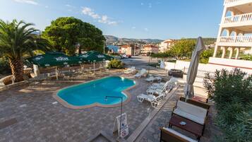Outdoor pool, pool loungers