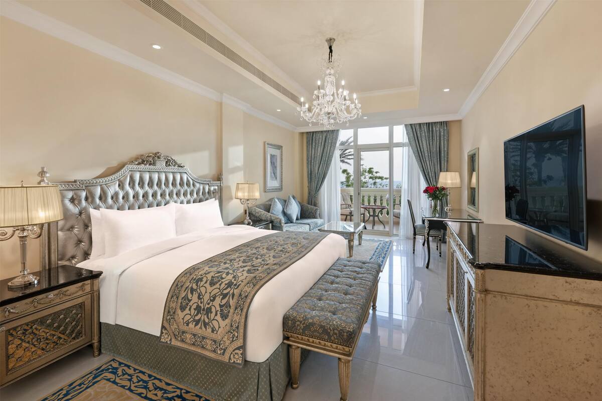 1 bedroom, Egyptian cotton sheets, premium bedding, down duvets