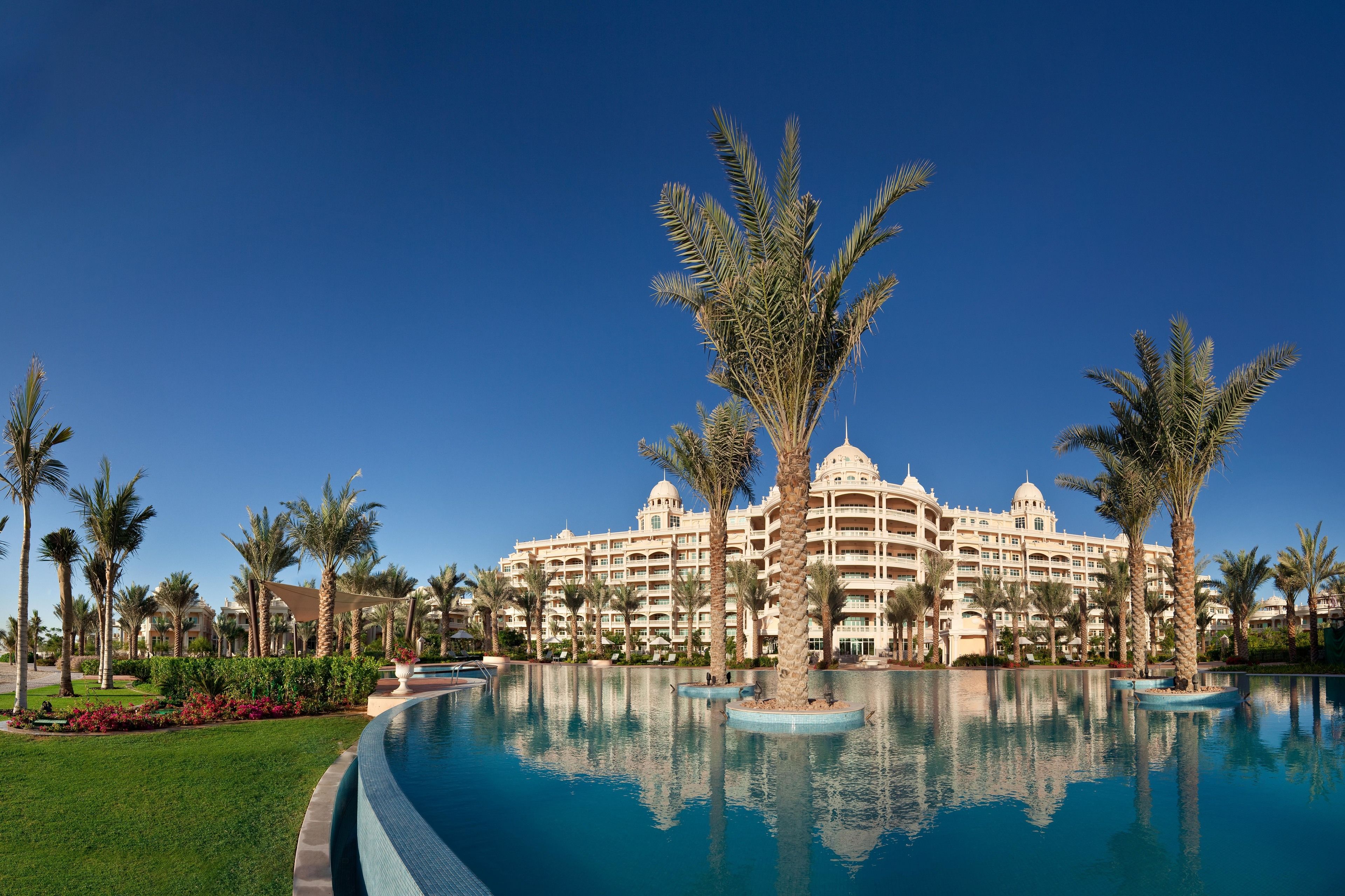 outdoor pool, open 7:00 am to 7:00 pm, pool cabanas (surcharge)