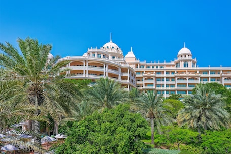 Exterior. Kempinski Hotel Palm Jumeirah