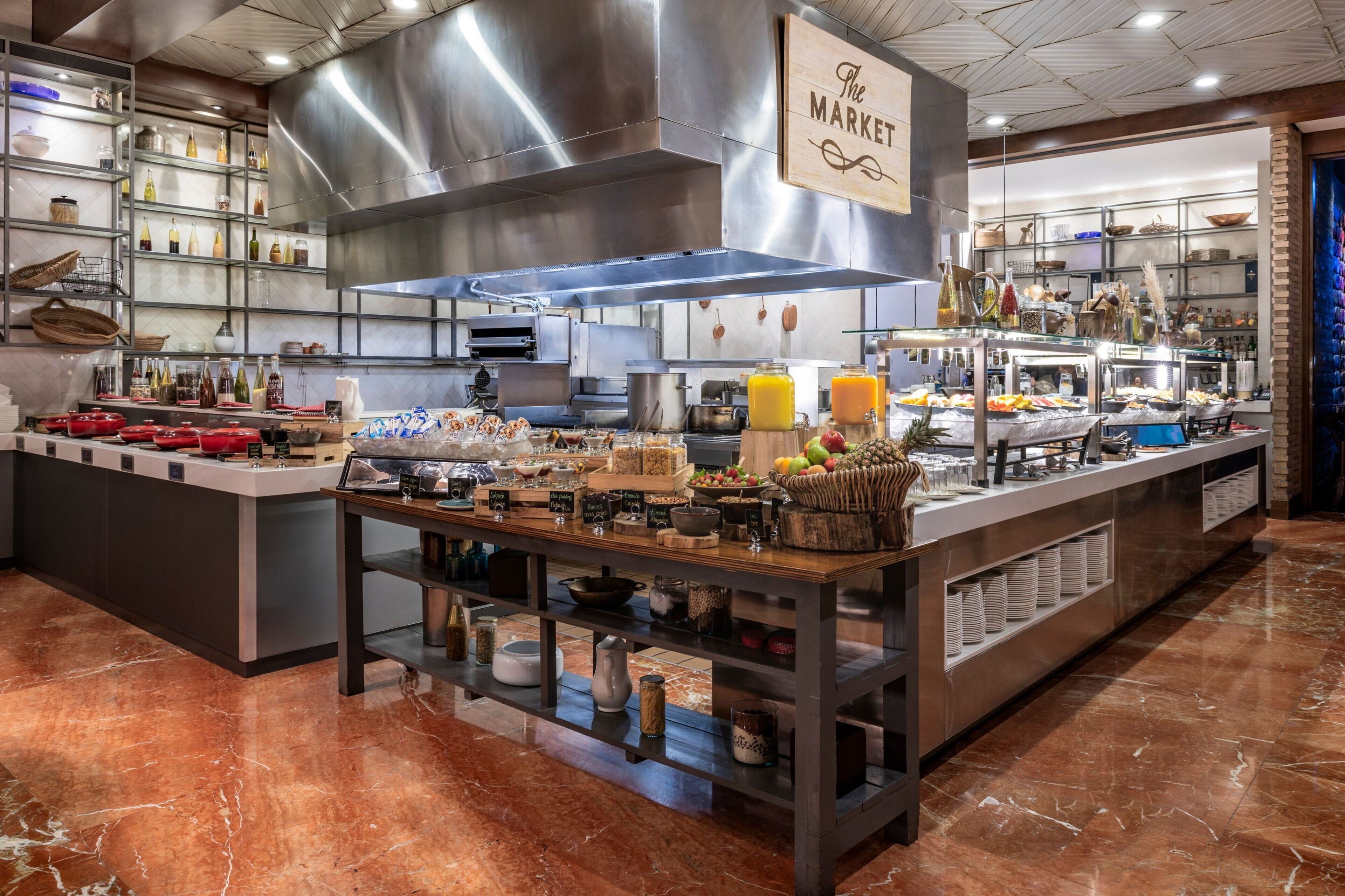 4 restaurants, breakfast, lunch, dinner served; international cuisine