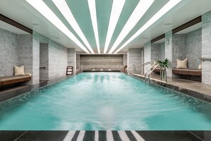 Indoor pool, open 6:00 AM to 10:00 PM, sun loungers - JW Marriott Hotel Bogota (Bogotá)