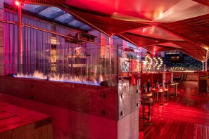 4 restaurantes; se sirven desayunos, comidas, cenas y brunch