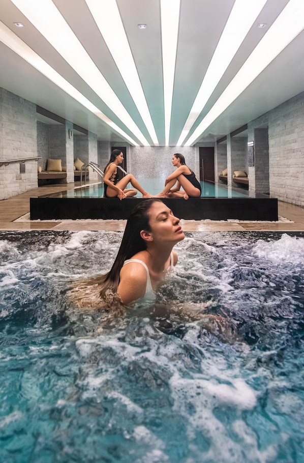 Indoor spa tub