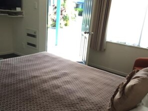 Executive Studio | In-room safe, iron/ironing board, free WiFi, bed sheets - Asure Cooks Gardens Motor Lodge (Whanganui)
