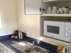 Studio Exécutif | Coin cuisine privé | Micro-ondes, bouilloire électrique