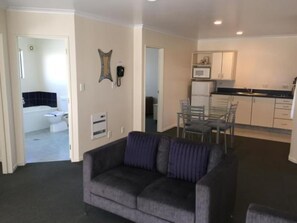 Apartment, 2 Schlafzimmer | Eigene Kochnische | Mikrowelle, Wasserkocher