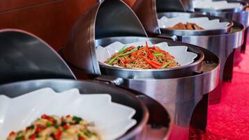 每日供应自助式早餐(每人 CNY 138)