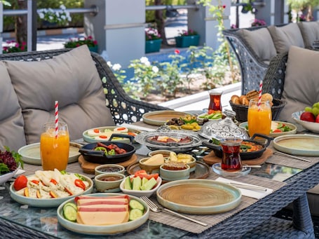Daily buffet breakfast for a fee. Novotel Kayseri