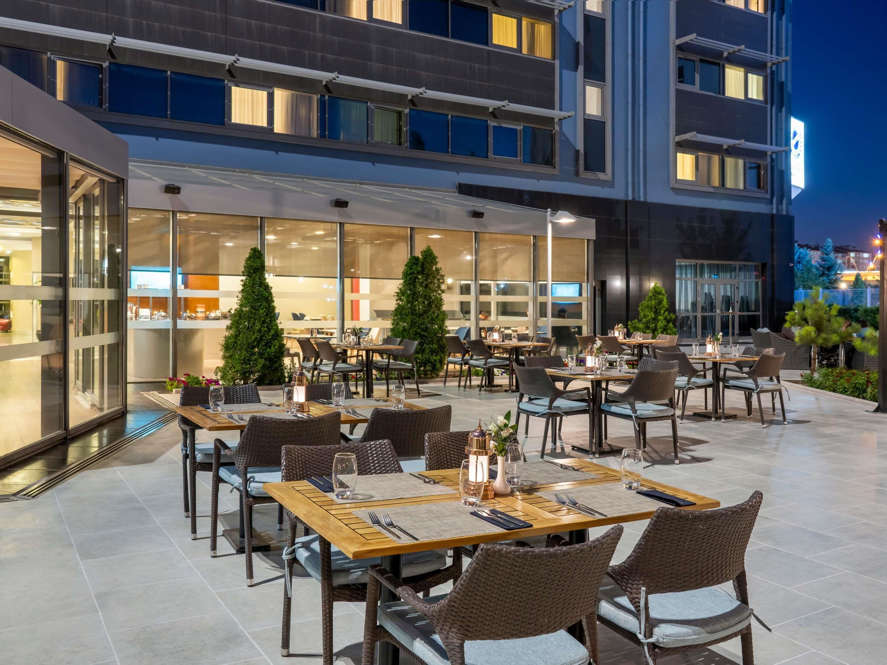 breakfast, lunch, dinner served; garden views