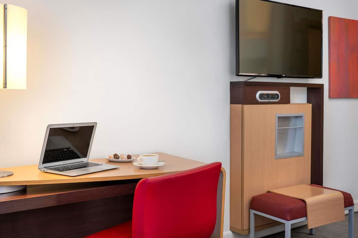 Premium bedding, minibar, in-room safe, desk