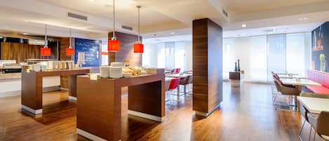 Dagelijks ontbijtbuffet (EUR 17 per persoon)