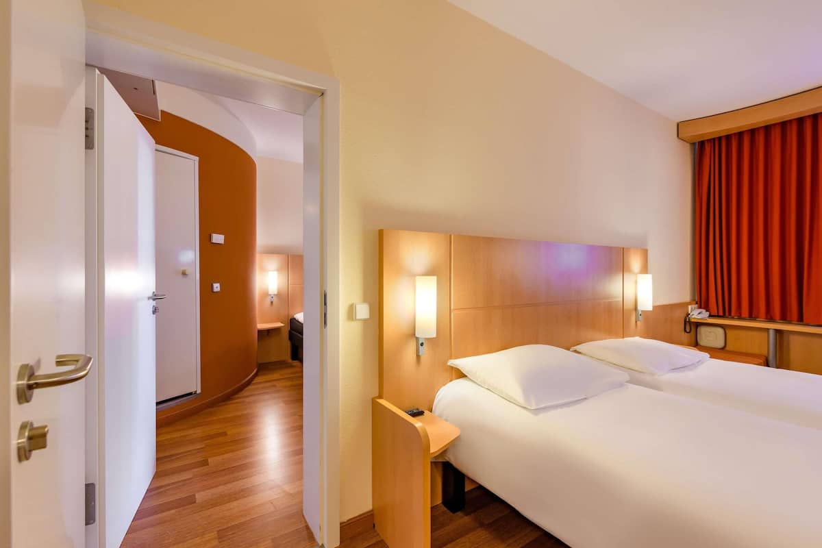 in-room safe, desk, soundproofing, iron/ironing board