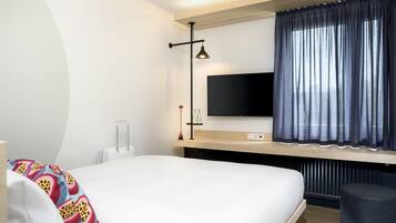 Desk, laptop workspace, blackout drapes, free WiFi