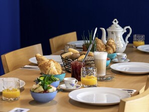 Daily buffet breakfast for a fee