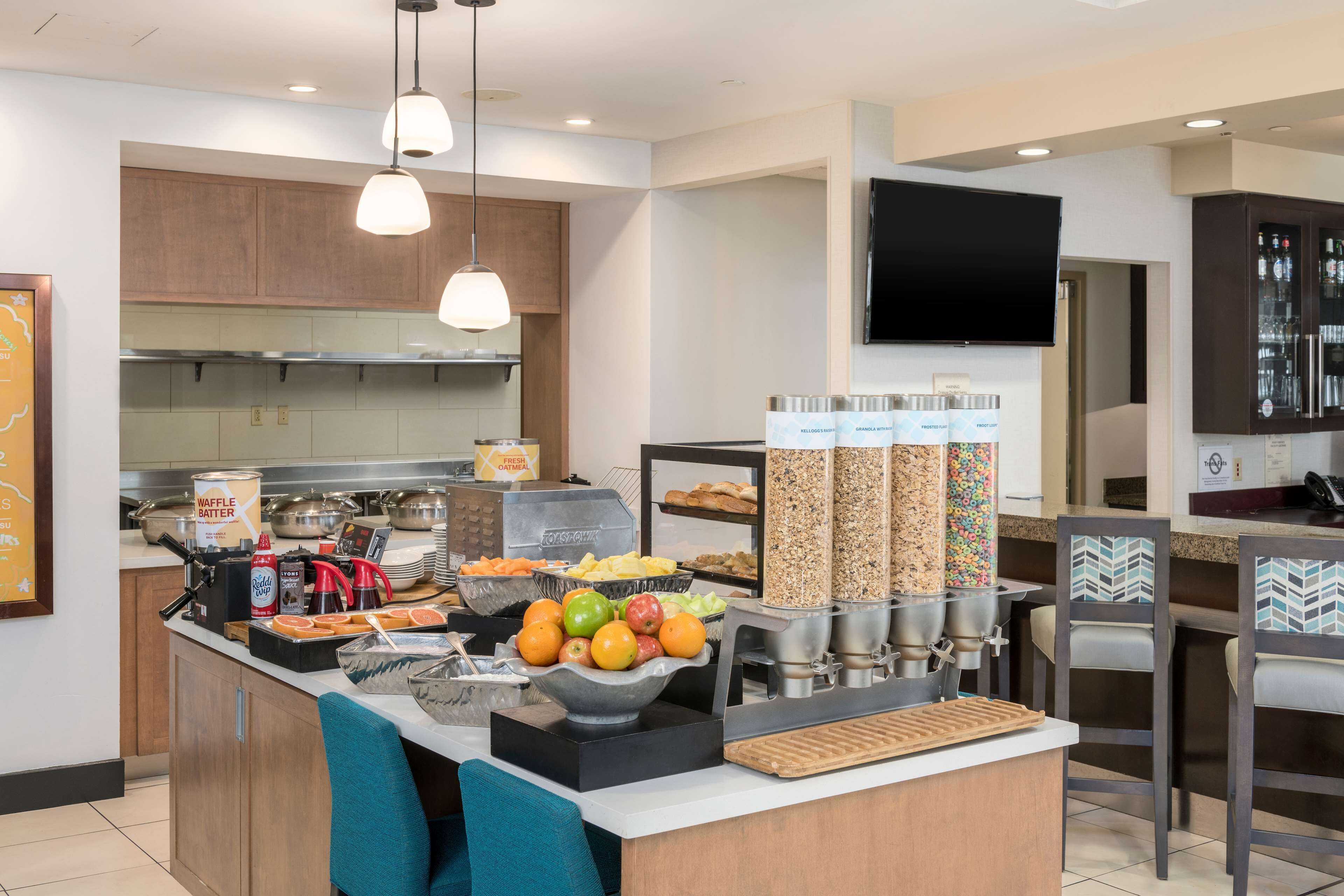 daily cooked-to-order breakfast (usd 10.95 per person)