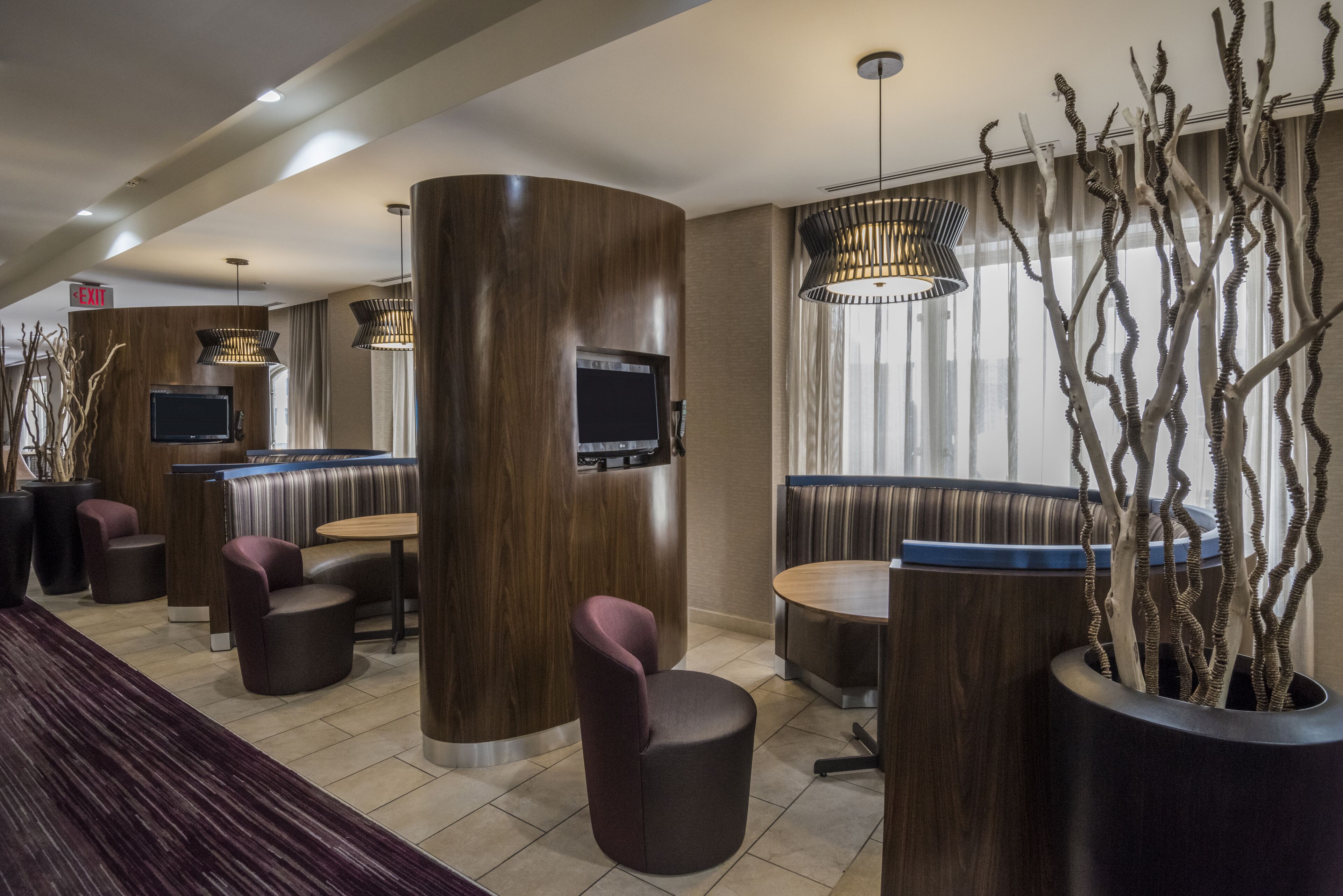 2 restaurants, breakfast, lunch, dinner served; american cuisine