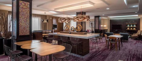 2 restaurants, breakfast, lunch, dinner served; American cuisine