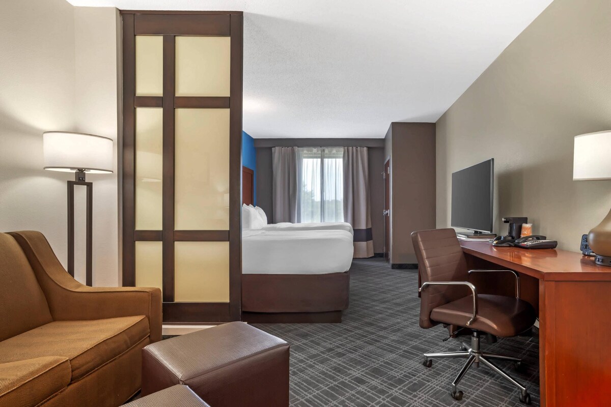 Suite, Multiple Beds, Non Smoking | Pillow-top beds, in-room safe, desk, laptop workspace