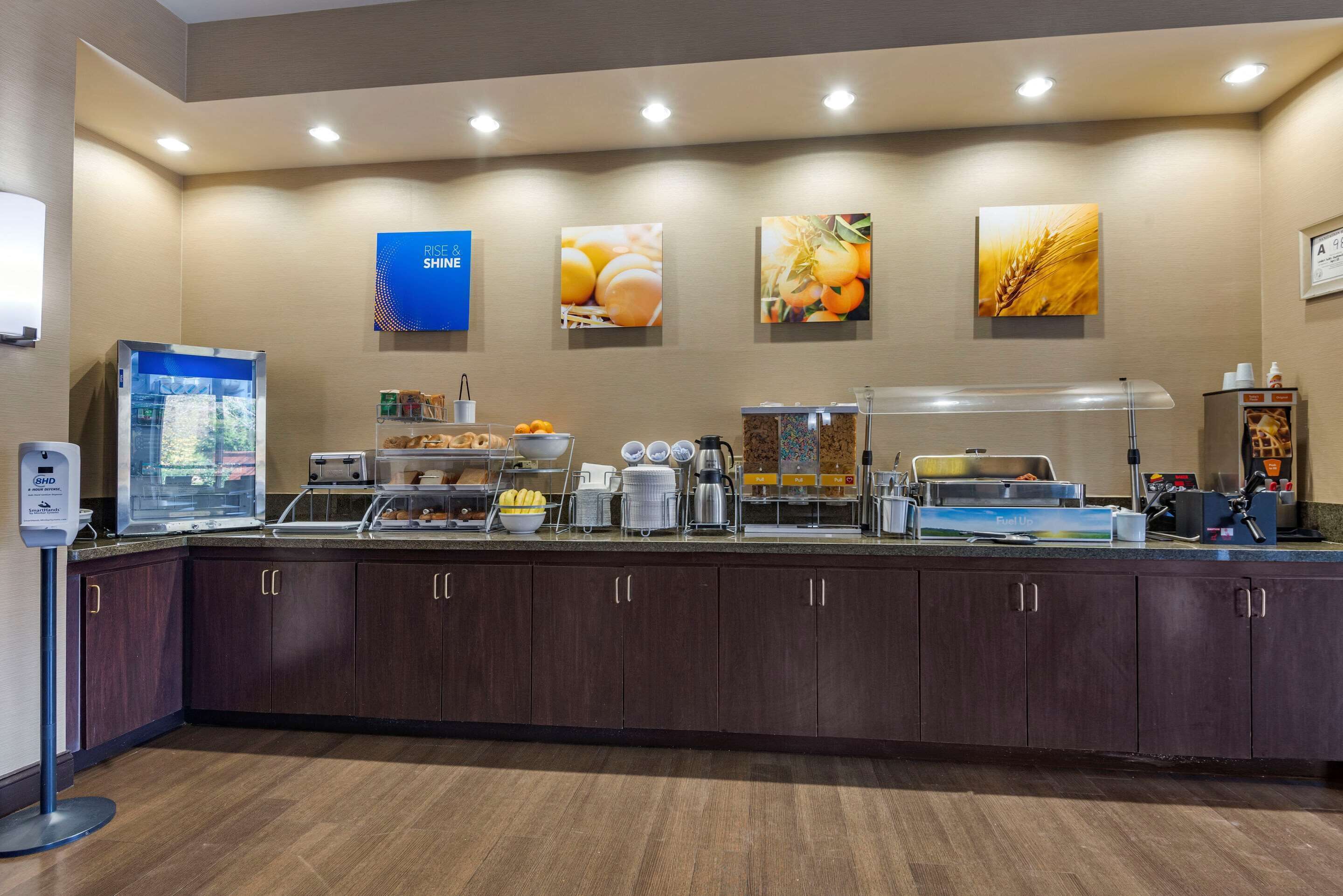 free daily on-the-go breakfast