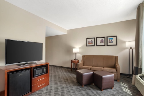 Comfort Suites Huntersville near Lake Norman