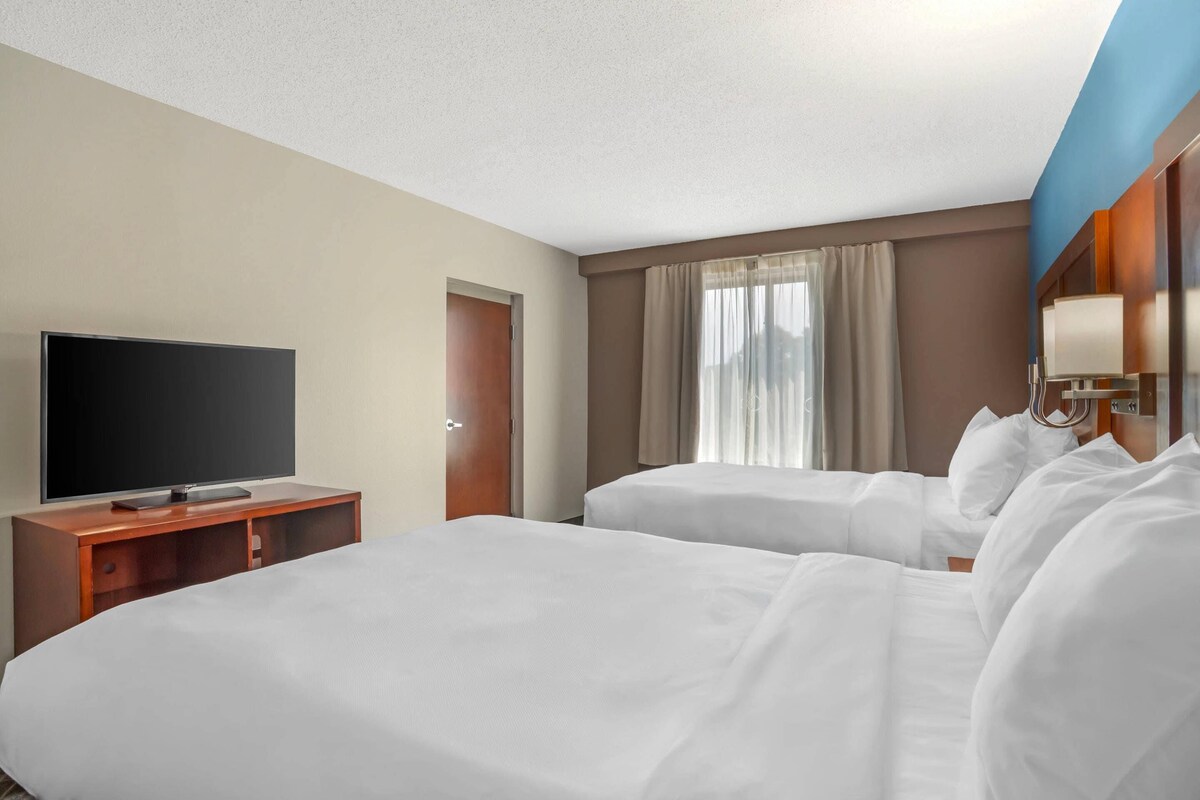 Suite, Multiple Beds, Non Smoking | Pillow-top beds, in-room safe, desk, laptop workspace