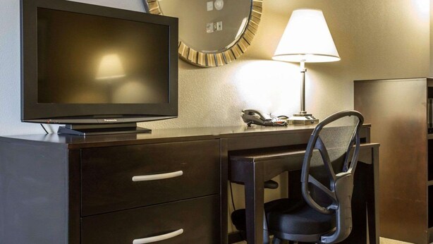 Pillowtop beds, in-room safe, desk, laptop workspace